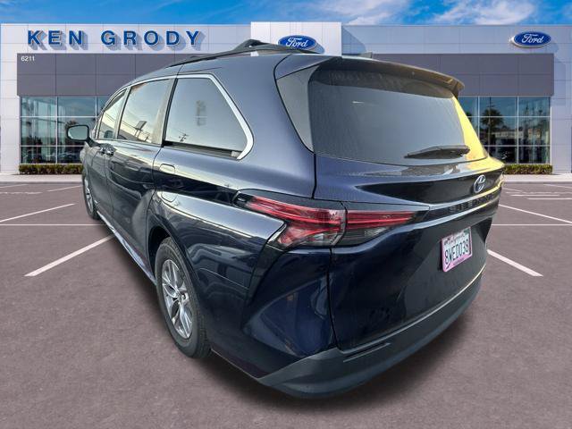Used 2021 Toyota Sienna LE w/ LE Plus Package FWD image 7