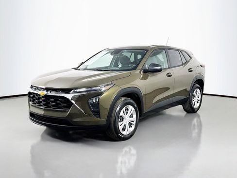 Used 2024 Chevrolet Trax LS FWD image 1