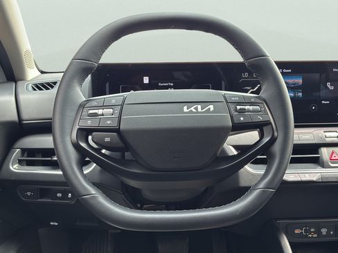Used 2025 Kia K4 EX FWD image 25
