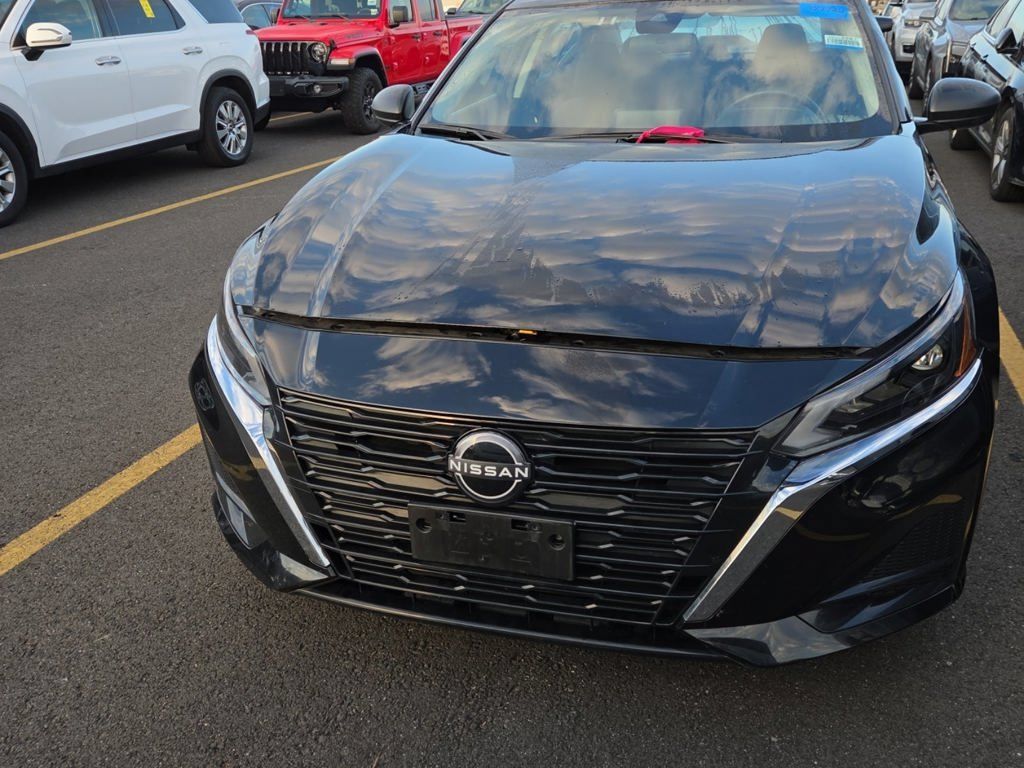 Used 2025 Nissan Altima 2.5 SV AWD/4WD image 4