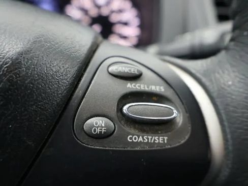 Used 2017 Nissan Pathfinder SV AWD/4WD image 22