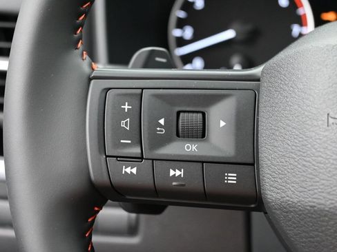 Used 2025 Nissan Rogue SV AWD/4WD image 20