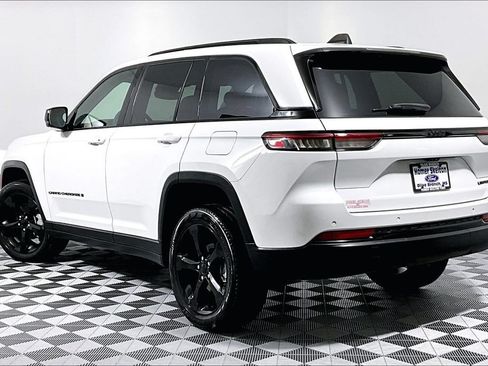 Used 2024 Jeep Grand Cherokee Limited w/ Black Appearance Package RWD image 11