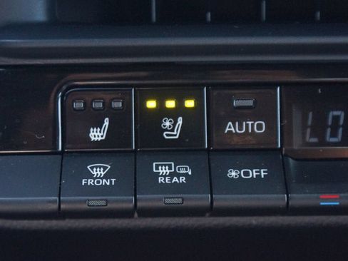 Used 2023 Toyota Crown AWD/4WD image 8