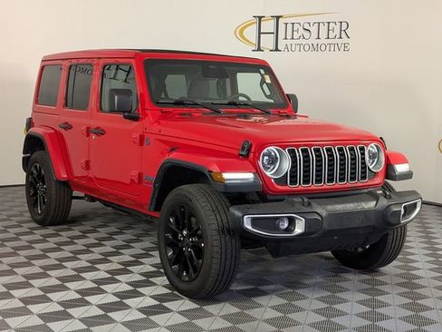 Used 2025 Jeep Wrangler Unlimited Sahara w/ Safety Group AWD/4WD image 2
