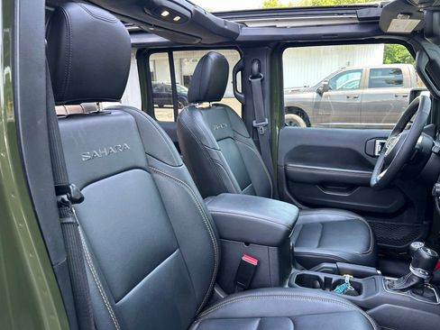 Used 2024 Jeep Wrangler Unlimited Sahara w/ Technology Group AWD/4WD image 43
