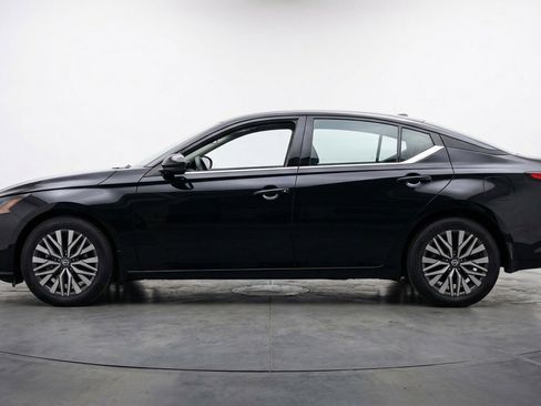 Used 2025 Nissan Altima 2.5 SV image 5