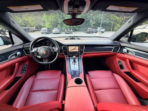 Used 2015 Porsche Panamera image 2