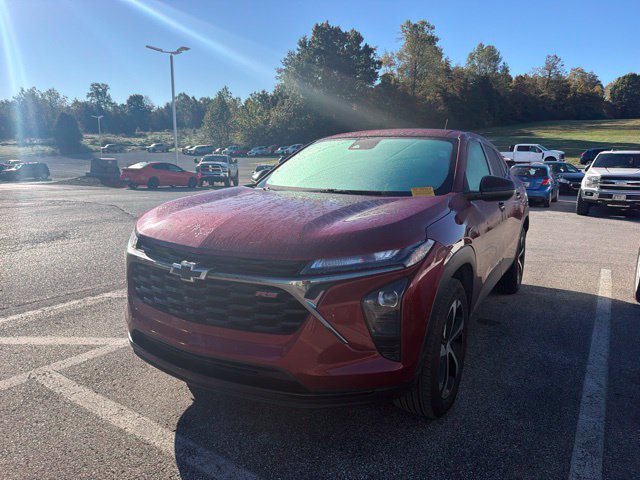 Used 2024 Chevrolet Trax RS w/ Driver Confidence Package FWD image 2