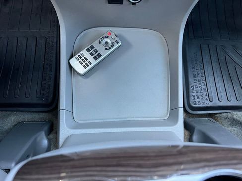 Used 2017 Toyota Sienna XLE image 34