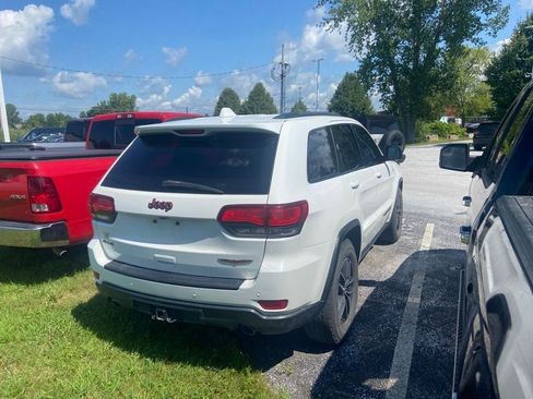 Used 2017 Jeep Grand Cherokee Trailhawk w/ Trailhawk Luxury Group AWD/4WD image 5