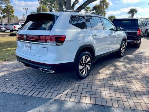 Used 2025 Volkswagen Atlas SE image 6