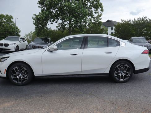 New 2027 BMW 530i RWD image 3