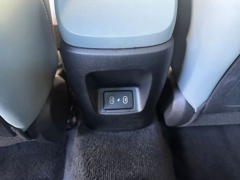 Used 2025 Hyundai Elantra Limited image 24