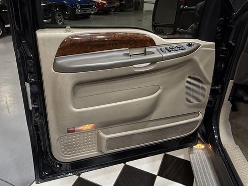 Used 2001 Ford Excursion Limited image 71