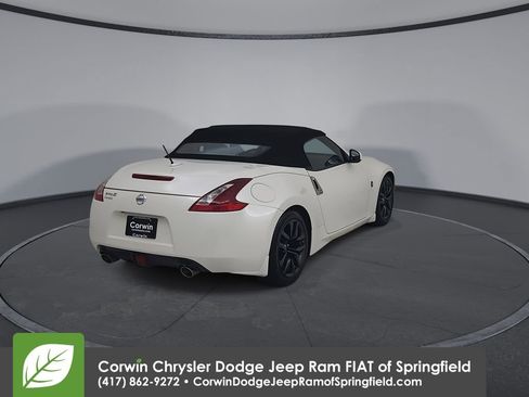 Used 2019 Nissan 370Z Touring RWD image 14