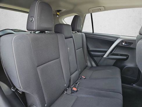 Used 2018 Toyota RAV4 XLE FWD image 18