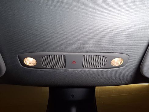 Used 2021 Tesla Model Y Long Range image 6