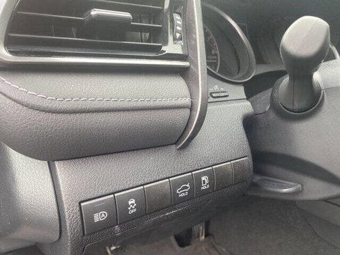 Used 2023 Toyota Camry SE image 21