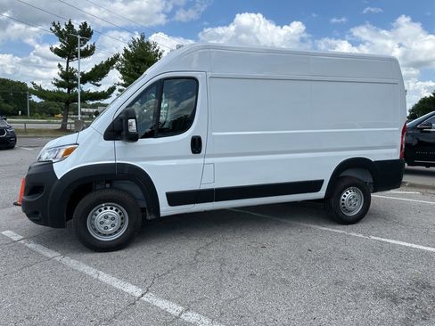 New 2025 RAM ProMaster 2500 w/ Convenience Group image 17