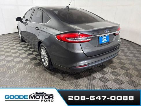 Certified 2017 Ford Fusion SE FWD image 5
