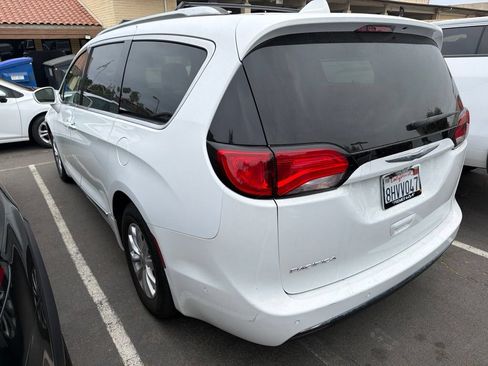 Used 2019 Chrysler Pacifica Touring-L w/ Advanced Safetytec Group FWD image 4