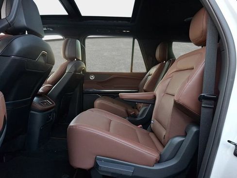 New 2026 Lincoln Navigator L Reserve AWD/4WD image 9