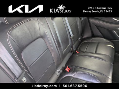 Used 2018 Jaguar E-PACE R-Dynamic SE image 30