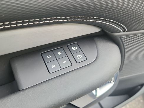 New 2026 Land Rover Discovery Limited Edition AWD/4WD image 24