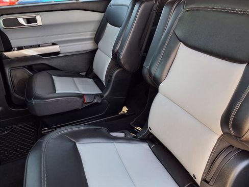 Used 2023 Ford Explorer XLT w/ Equipment Group 202A image 7