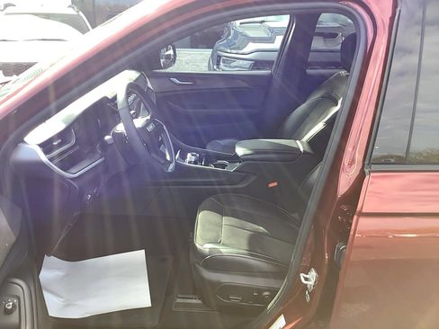 Certified 2024 Jeep Grand Cherokee Altitude AWD/4WD image 9