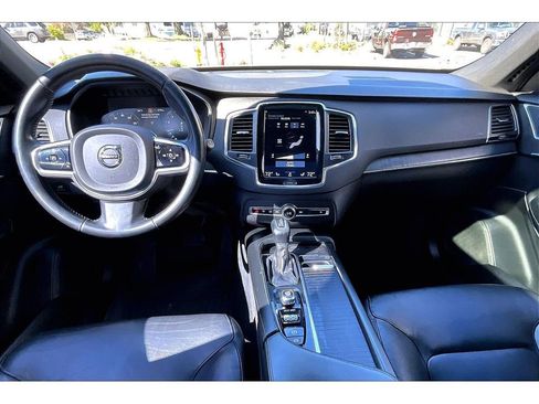 Used 2020 Volvo XC90 T5 Momentum image 15