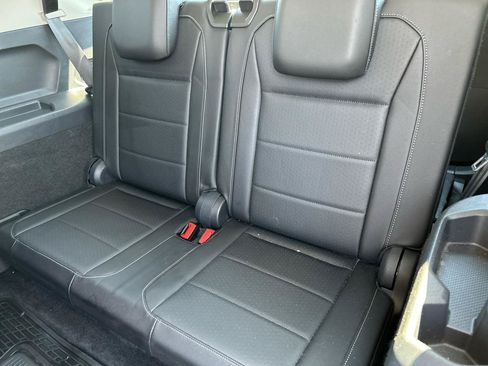 Used 2018 Volkswagen Tiguan SE w/ 3rd Row Seat Package AWD/4WD image 22