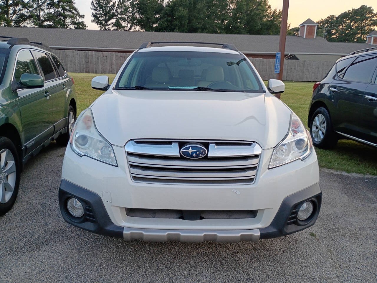 Used 2014 Subaru Outback 3.6R Limited AWD/4WD image 2