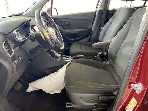 Used 2021 Chevrolet Trax LS AWD/4WD image 24