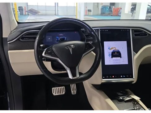 Used 2018 Tesla Model X P100D image 9