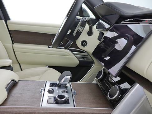Used 2023 Land Rover Range Rover SE image 25
