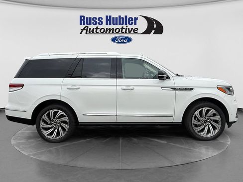 Used 2022 Lincoln Navigator Reserve AWD/4WD image 8