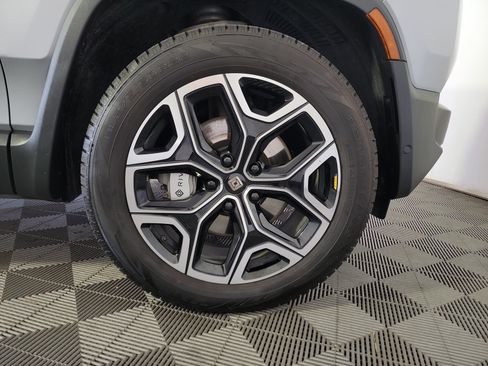 Used 2025 Rivian R1S Adventure AWD/4WD image 11