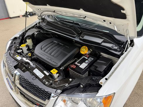 Used 2019 Dodge Grand Caravan SE FWD image 60
