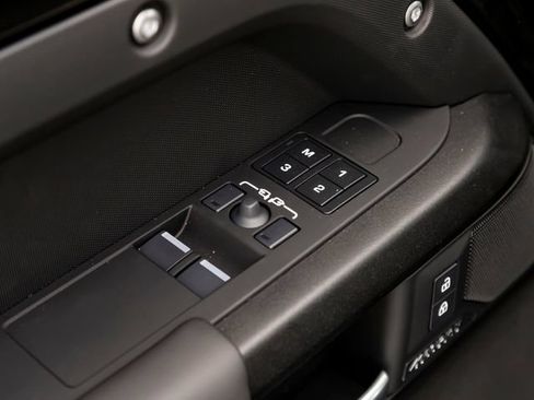 New 2026 Land Rover Defender 90 V8 AWD/4WD image 27