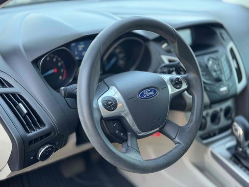 Used 2014 Ford Focus SE FWD image 18