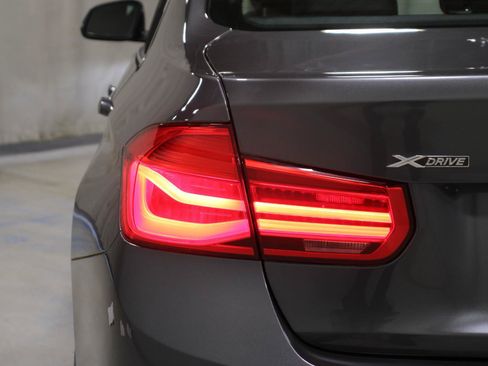 Used 2018 BMW 330i xDrive Sedan w/ Convenience Package AWD/4WD image 34