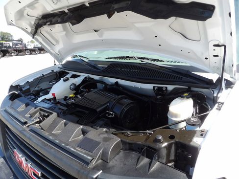 Used 2016 GMC Savana 3500 Extended image 29