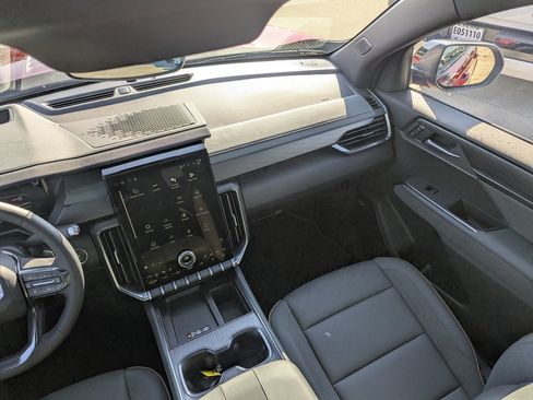 New 2026 GMC Acadia AT4 w/ Luxury Package image 20