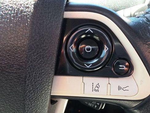 Used 2016 Toyota Prius Three Touring FWD image 29