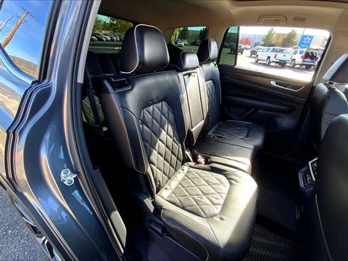 Used 2024 Volkswagen Atlas SEL Premium R-Line image 19