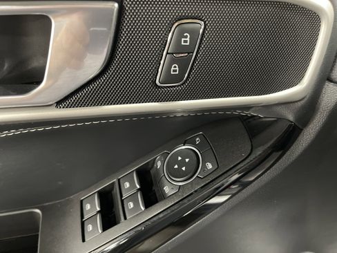 Used 2022 Ford Explorer ST image 9