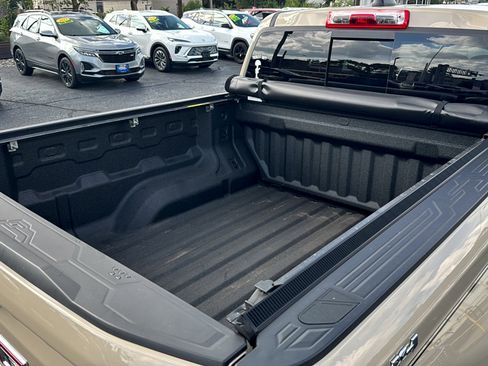 Used 2024 GMC Canyon Elevation w/ Elevation Premium Package AWD/4WD image 13