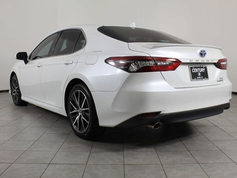 Used 2021 Toyota Camry XLE w/ Navigation Upgrade Package image 3